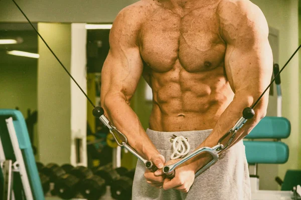 Muskulöser Männlicher Körper Ergebnis Bodybuilding Workouts — Stockfoto