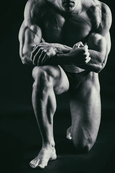 肌肉发达的男性尸体 结果健美训练 — 图库照片