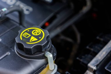 Vinnitsa, Ukrayna - 25 Haziran 2017: başlık altında aracın iç