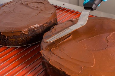 Çikolatalı pasta pişirme