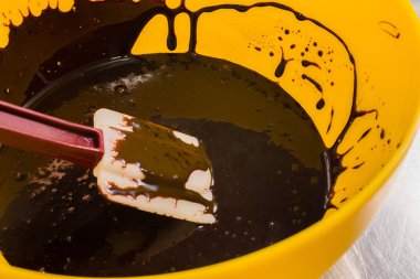 Çikolatalı pasta pişirme