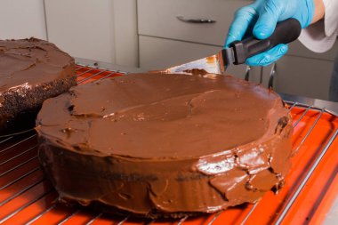 Çikolatalı pasta pişirme