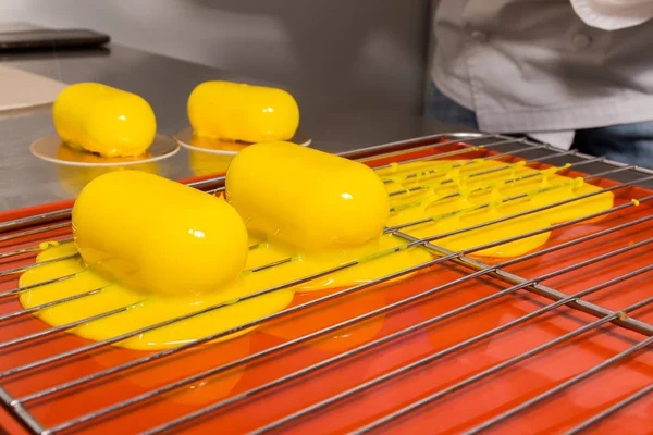 Preparación Pasteles Amarillos — Foto de Stock