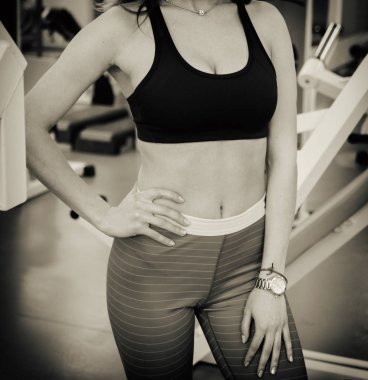 Fitness salonunda güzel kız