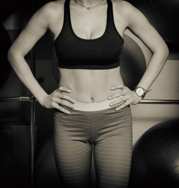 Fitness salonunda güzel kız