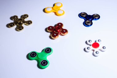 Modaya uygun iplik eğiren çocuklar için