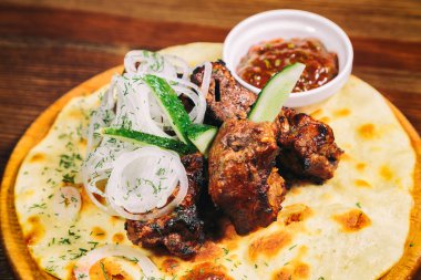 soslu sıcak Kebab
