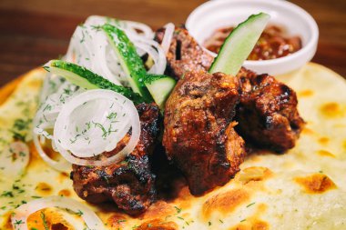 soslu sıcak Kebab 