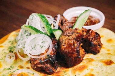 soslu sıcak Kebab 