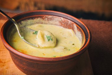 Tavuk çorbası hamur tatlısı