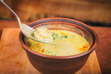 Tavuk çorbası hamur tatlısı