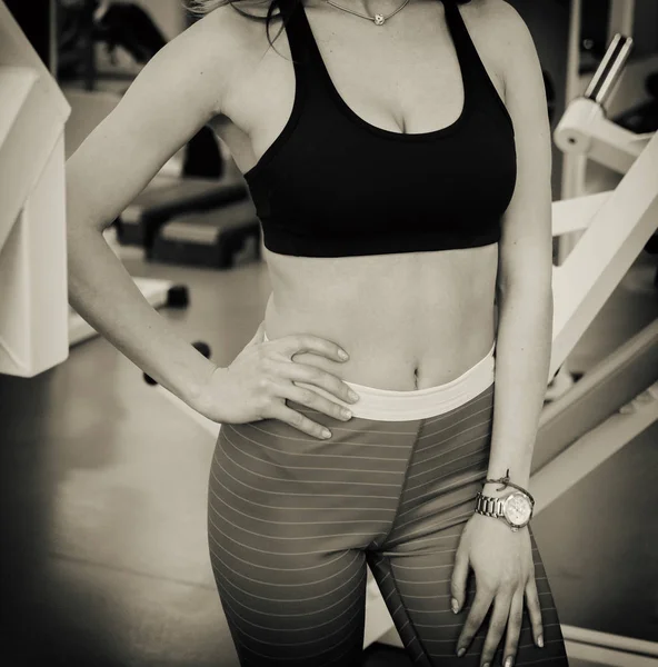 Beautiful girl in fitness studio — Stock Photo, Image