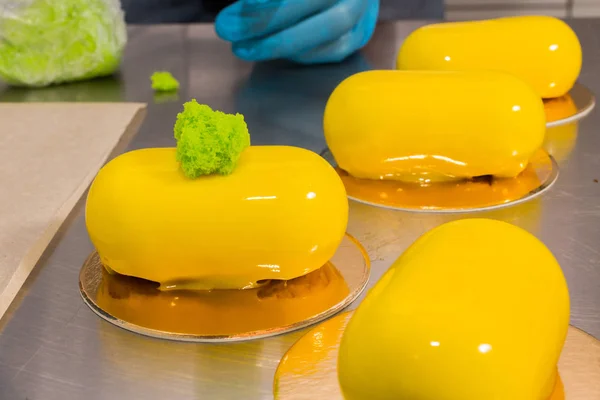 Preparación Pasteles Amarillos — Foto de Stock
