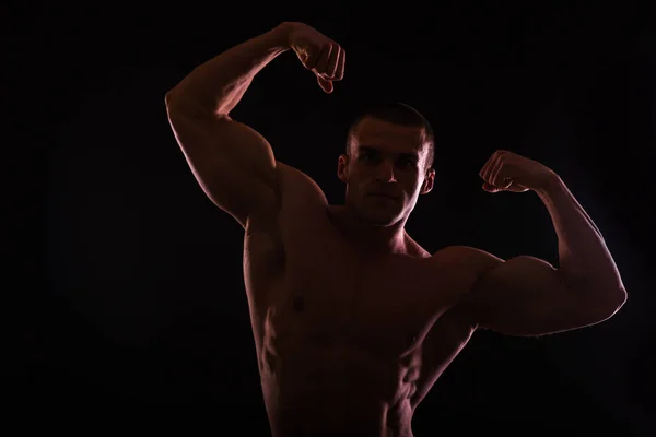 Muscolare Forma Giovane Bodybuilder Fitness Modello Maschile Posa Sfondo Nero — Foto Stock