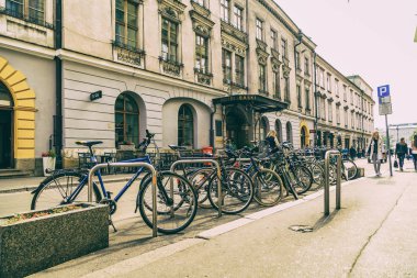Krakow, Polonya - 25 Eylül 2016: Krakow eski sokaklarında