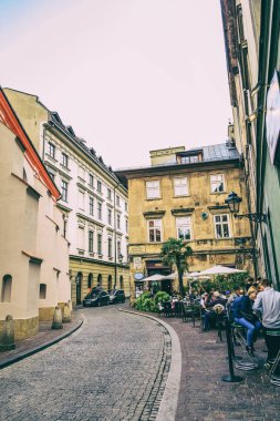 Krakow, Polonya - 25 Eylül 2016: Krakow eski sokaklarında