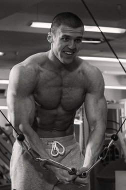 Adam ağırlık vasıl belgili tanımlık jimnastik salonu ile nişanlandı