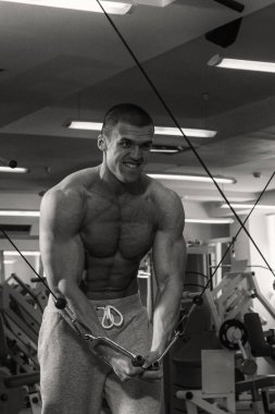 Adam ağırlık vasıl belgili tanımlık jimnastik salonu ile nişanlandı