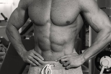 Adam ağırlık vasıl belgili tanımlık jimnastik salonu ile nişanlandı