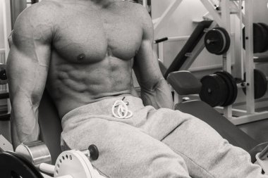 Adam ağırlık vasıl belgili tanımlık jimnastik salonu ile nişanlandı