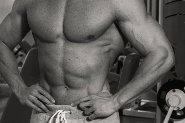 Adam ağırlık vasıl belgili tanımlık jimnastik salonu ile nişanlandı