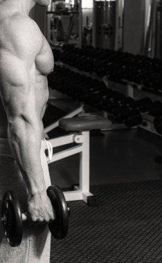 Adam ağırlık vasıl belgili tanımlık jimnastik salonu ile nişanlandı