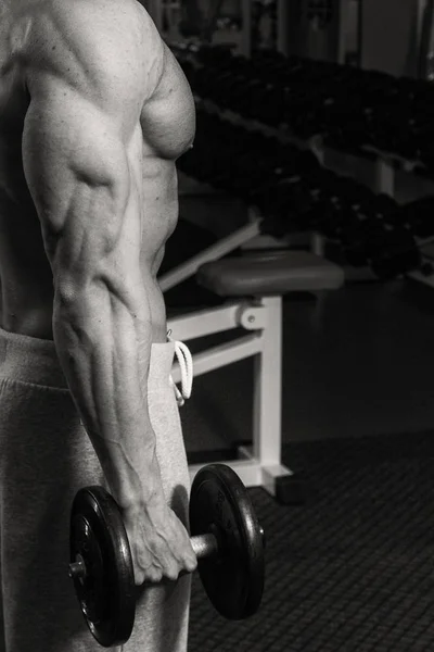 Man Zich Bezighoudt Met Gewichten Sportschool — Stockfoto