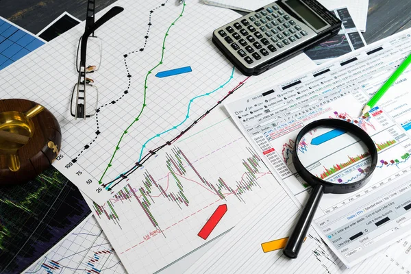 財務分析とグラフ 外国為替や株式市場の背景 — ストック写真