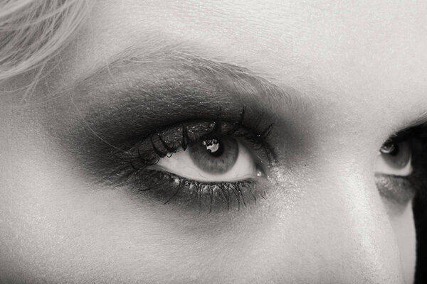 Элегантная блондинка
