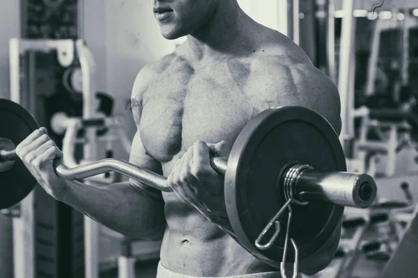 Stark Mit Muskulösem Körper Fitnessstudio — Stockfoto