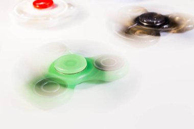 Modaya uygun iplik eğiren çocuklar için