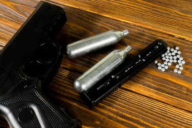 Hava tabancası ve patron