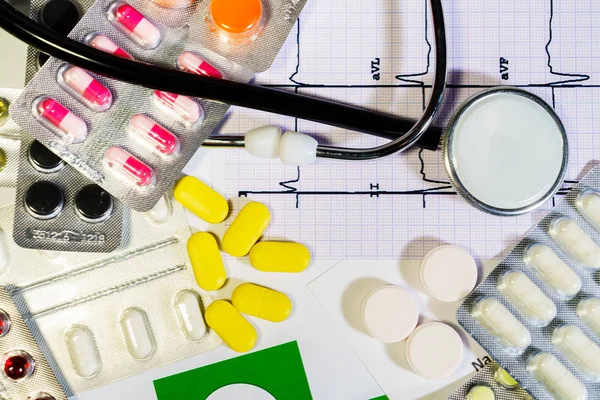 Eczane Tema Kapsül Hap Ilaç Antibiyotik Paketleri Ile — Stok fotoğraf