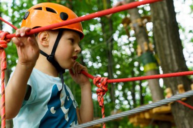 Halat Parkı çocuk tırmanıyor