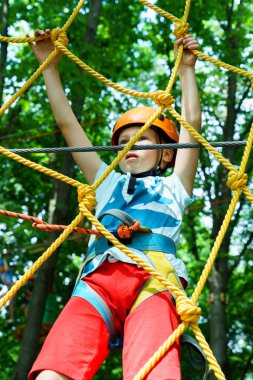 Halat Parkı çocuk tırmanıyor