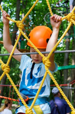 Halat Parkı çocuk tırmanıyor