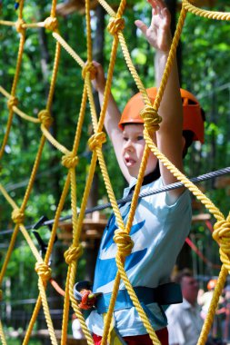 Halat Parkı çocuk tırmanıyor