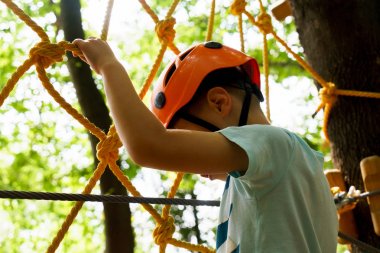 Halat Parkı çocuk tırmanıyor