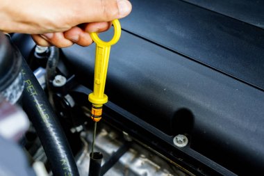 El motor yağında denetler