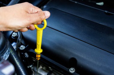 El motor yağında denetler