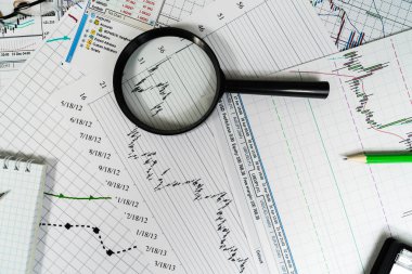 Mali grafik Büyüteç ve kalemler