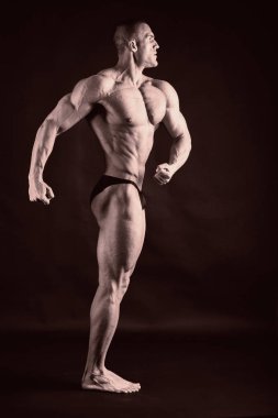 güzel başarılı vücut geliştirmeci fotoğrafı