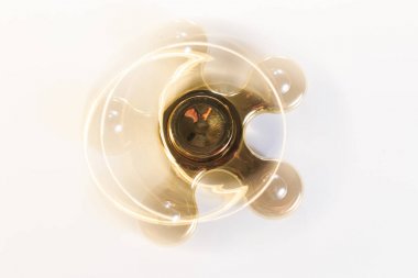 İplikçiler beyaz bir arka plan üzerinde çeşitli