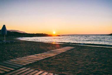 Sahilde muhteşem günbatımı