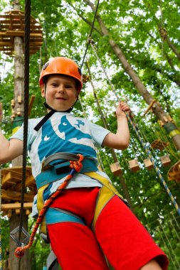 Halat Parkı çocuk tırmanıyor