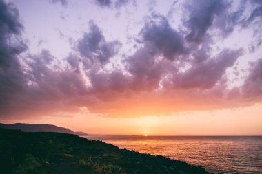 Sahilde muhteşem günbatımı