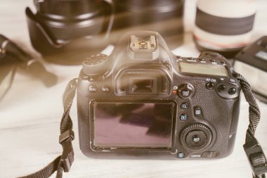  Modern flaş kamera ve lens