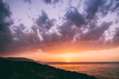 Sahilde muhteşem günbatımı