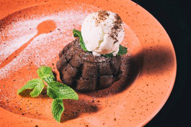 Tatlı çikolatalı fondan çay için