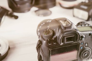  Modern flaş kamera ve lens